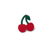 broche-cerise-cuir-couleur-01.png